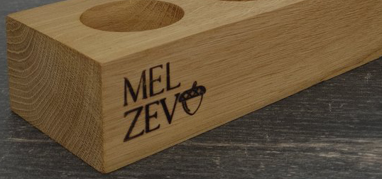 Dřevěný svícen